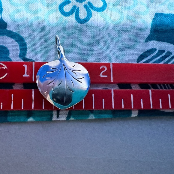 Stuart Nye Petite Pierced Galax Earrings (Leaf) - Picture 5 of 5